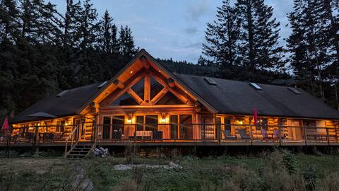 Opulent Oaks Chalet
