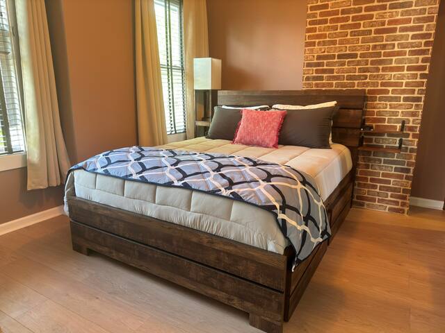 UrbanOasis, 3BD/2BA Corner Apt. Minutes to NYC gallery image 2