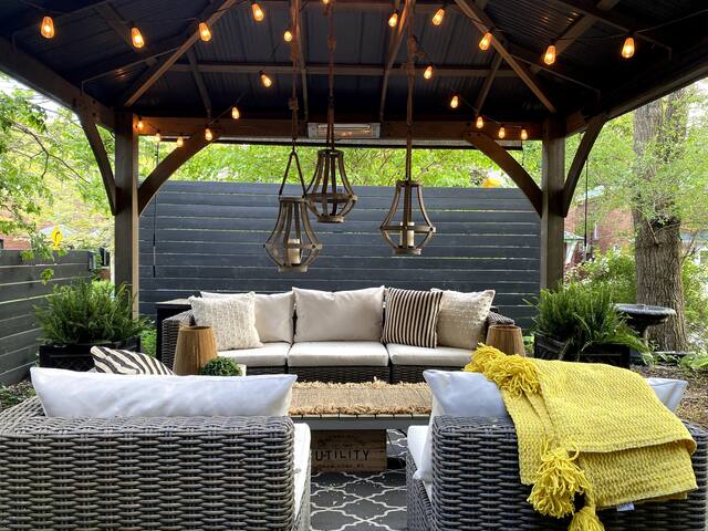 The Cottage in High Park – Free Parking! gallery image 3