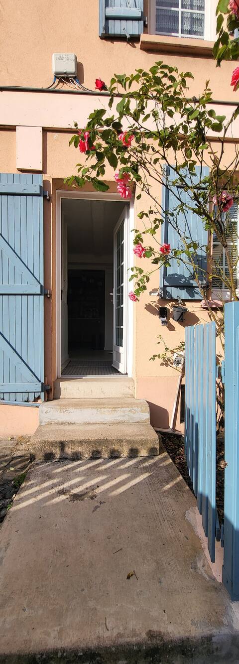 2 rooms garden level near Paris 2/4 people