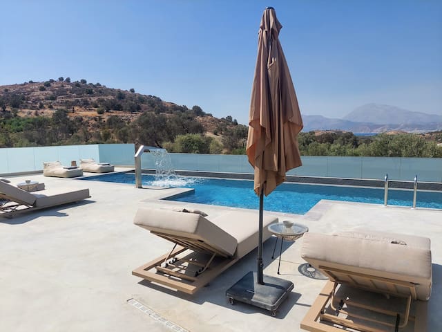 Marnos Green Luxury Superior Villa