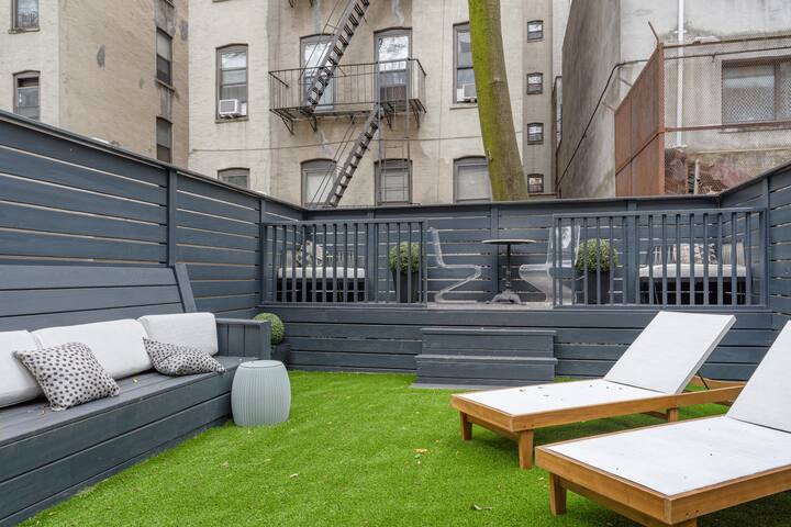 Iconic Harlem Brownstone Retreat gallery image 2