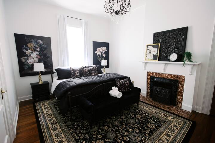 Luxury Chic Victorian • Big Groups • BACH • Pets gallery image 5