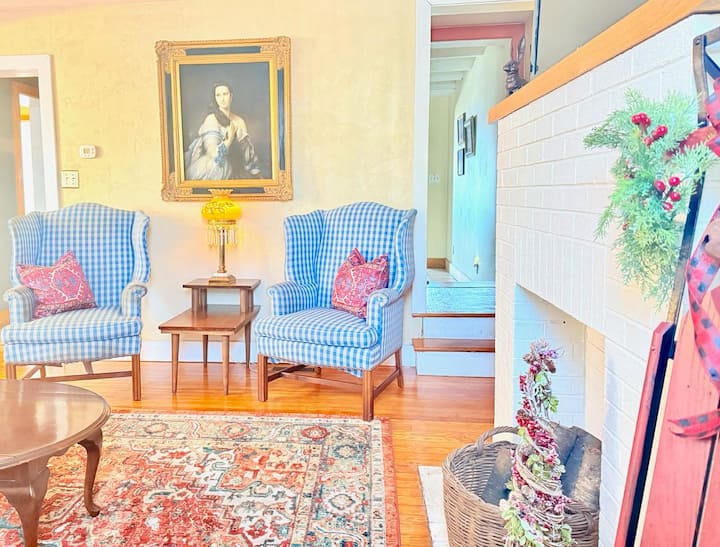 Downtown Gettysburg Entire Home • 4br/3b • Parking - Gettysburg, PA