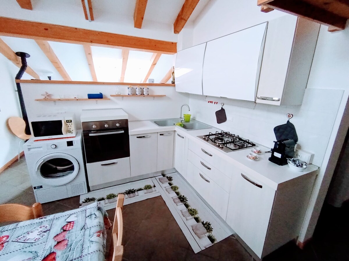 Anuncio de Airbnb popular: 'Aurora' vacation home (with private parking) en Levico Terme