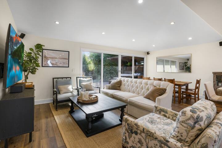 Tropical Vibes Near Beach! Jacuzzi Cave, 8 Beds! gallery image 3