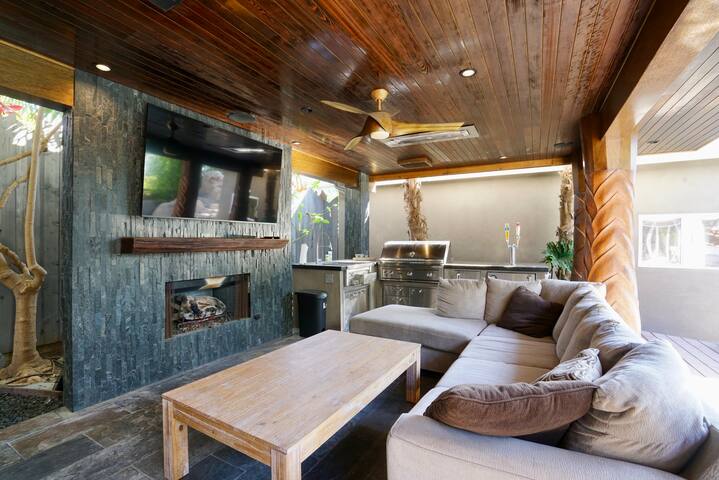 Tropical Vibes Near Beach! Jacuzzi Cave, 8 Beds! gallery image 2