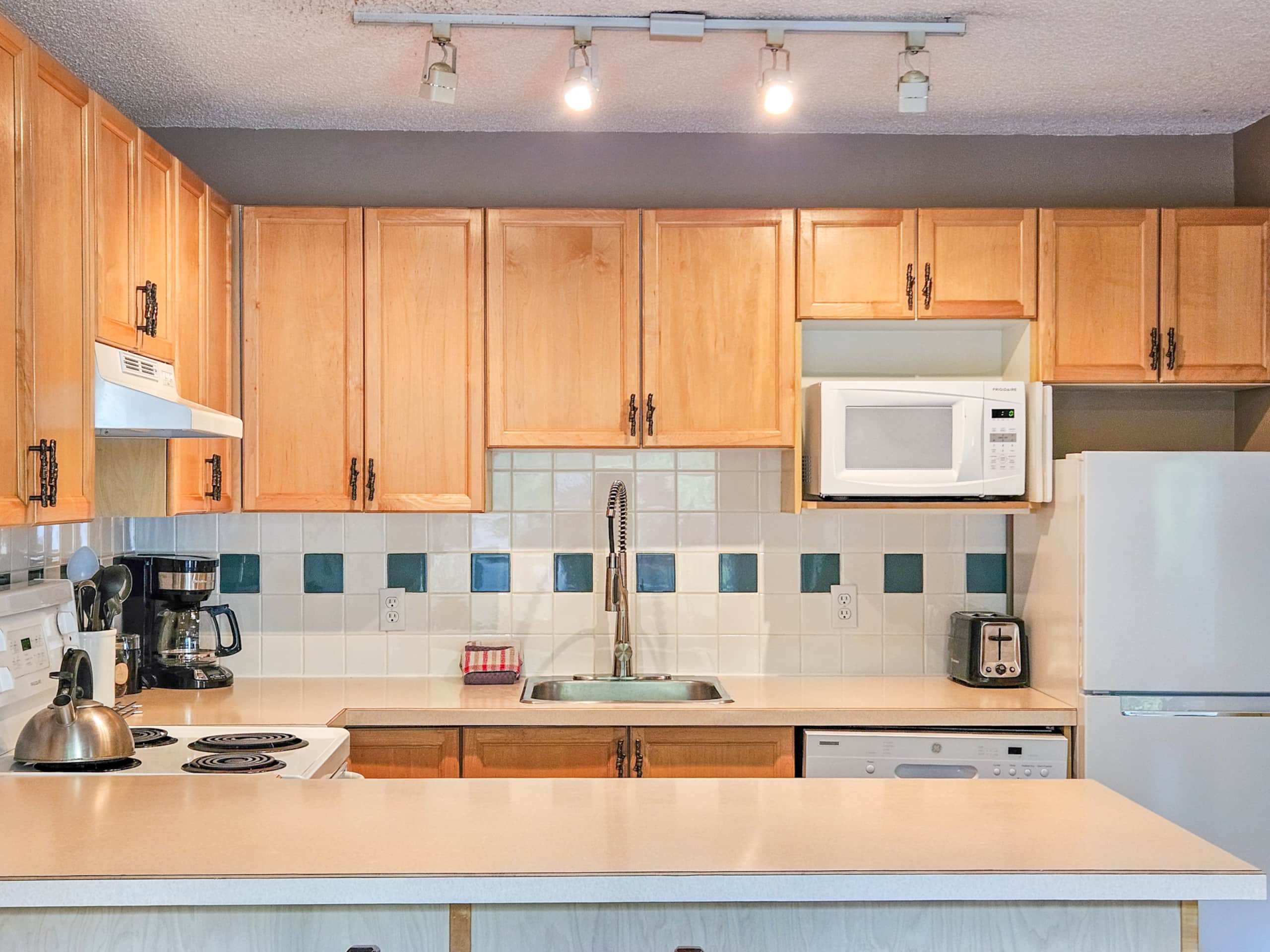 2 BDRM | Toby Creek Lodge | Great Location - Photo 15