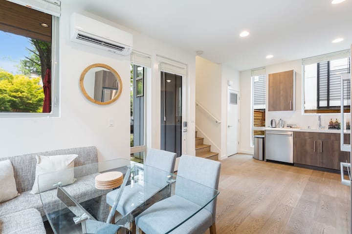 New! Capitol Hill Urban Oasis & Pet Haven - Seattle