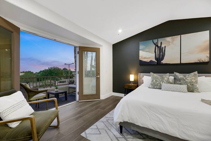 The Juliet: Spacious Pool/Spa House w Strip Views gallery image 4