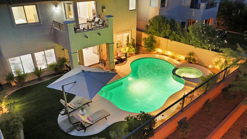 The Juliet: Spacious Pool/Spa House w Strip Views gallery image 5