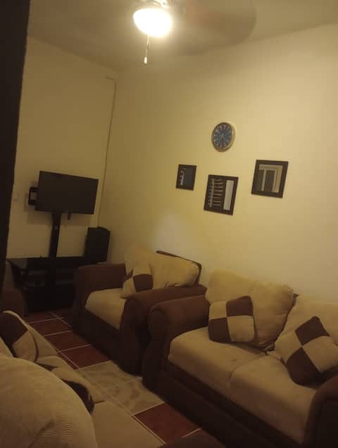 Propiedad de Airbnb exitosa: Comfortable accommodation with a terrace en Dolores Hidalgo Cuna De La Independencia Nacional