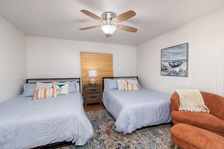 2. Schlafzimmer im Fresh off the Boat mit 2 Queensize-Betten