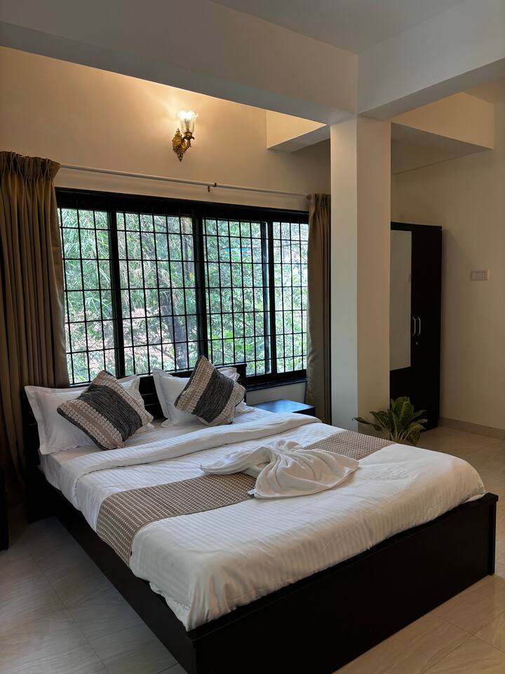 Bedroom image 7