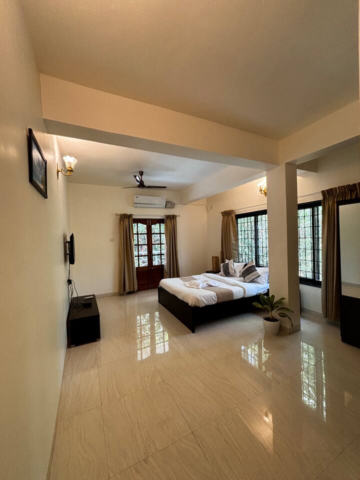 Bedroom image 8