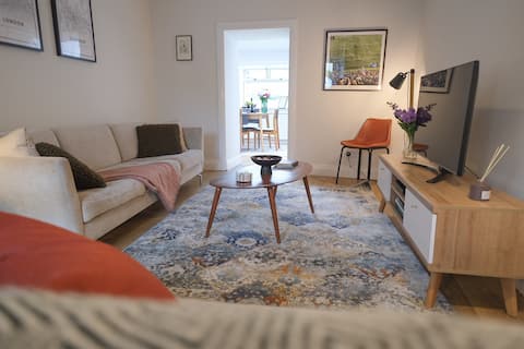 Cosy 3 bedroom house - central location