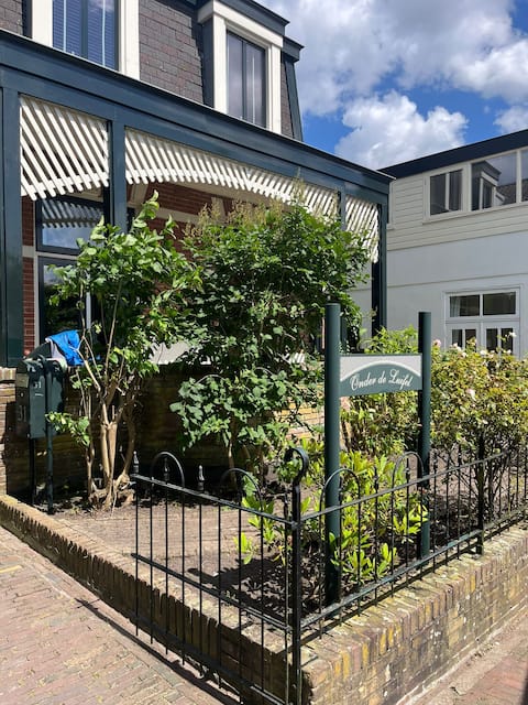 Onder de Luifel
A charming detached villa