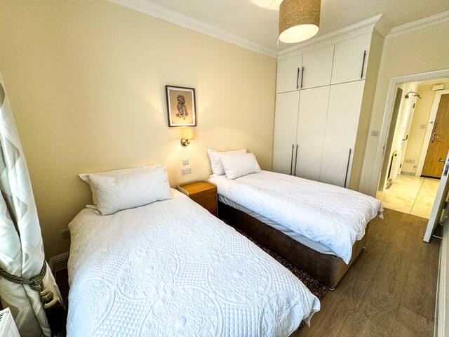 Luxury Edgware Road Retreat gallery image 4