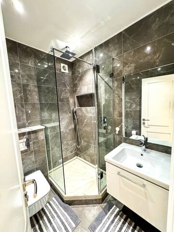 Luxury Edgware Road Retreat gallery image 3