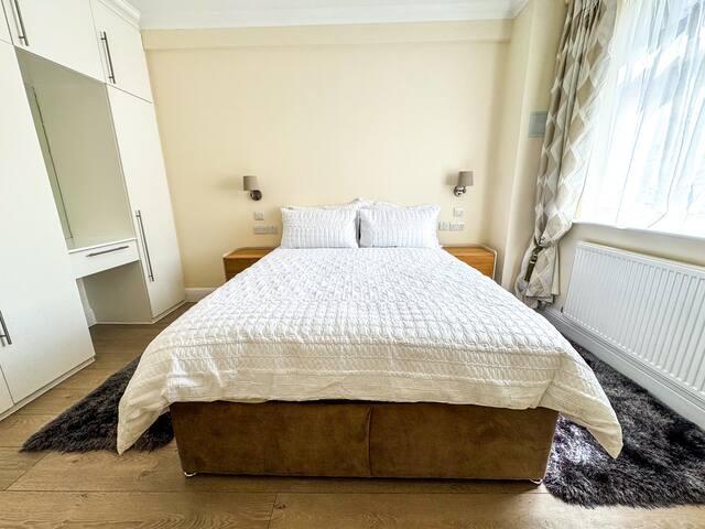 Luxury Edgware Road Retreat gallery image 2