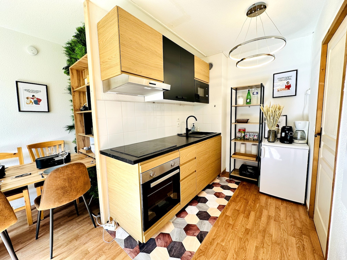 Successful Airbnb property: Mountain Apartment with Hot Tub and Pool in Orelle