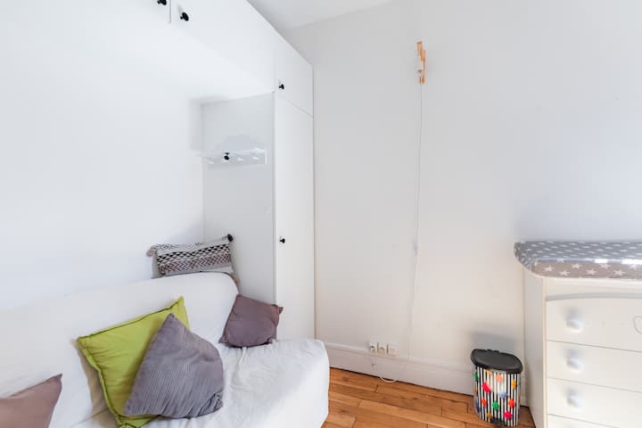 Mala soba zaredom, odlična za djecu, bebe