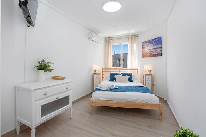 Сите душеци и перници неодамна беа реновирани. Зголемување на удобноста на собите. 
Секогаш обезбедувавме постелнина.
Спална соба 2: двоен кревет широк 1,50 x 1,90 долг.
