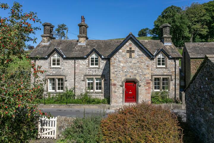 Redberry - Exquisite Modern Schoolhouse Conversion - Skipton