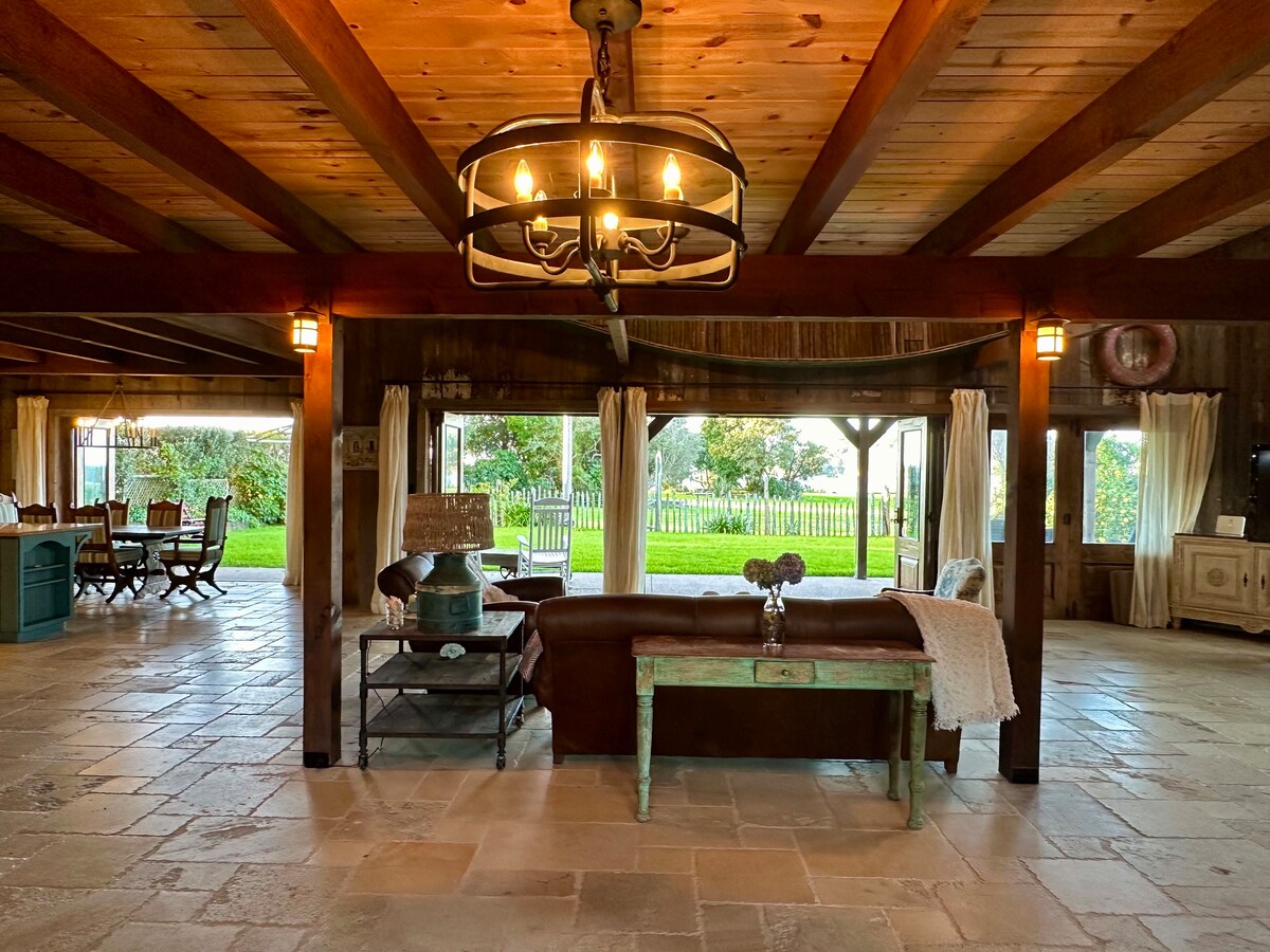 Top Airbnb: Spacious beachfront retreat in Mercury Bay