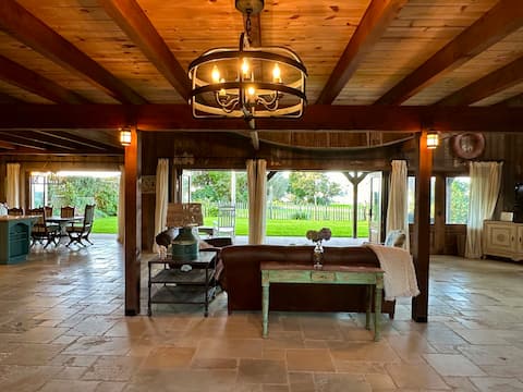 Top Airbnb: Spacious beachfront retreat in Mercury Bay