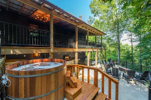 Mountain Views, Cedar HotTub, Yoga, Game Room