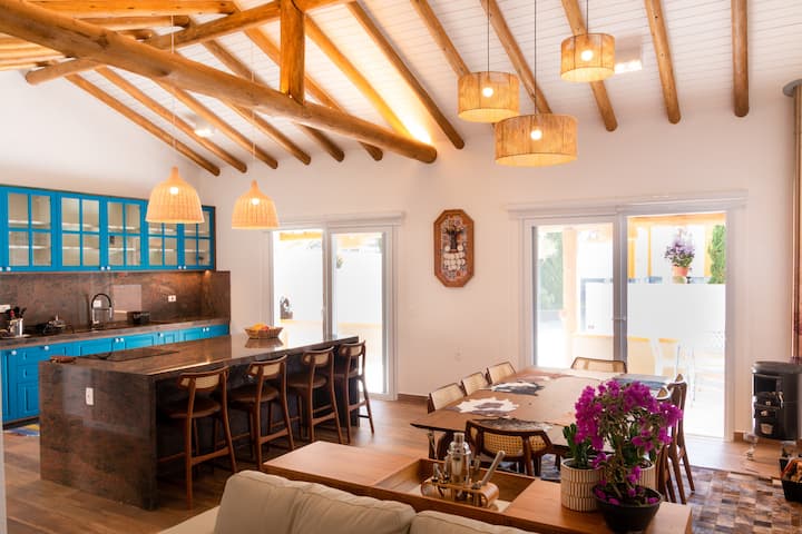 Casa Da Praça | 4 Suítes. Caminhe P/ Restaurantes - Santo Antônio do Pinhal