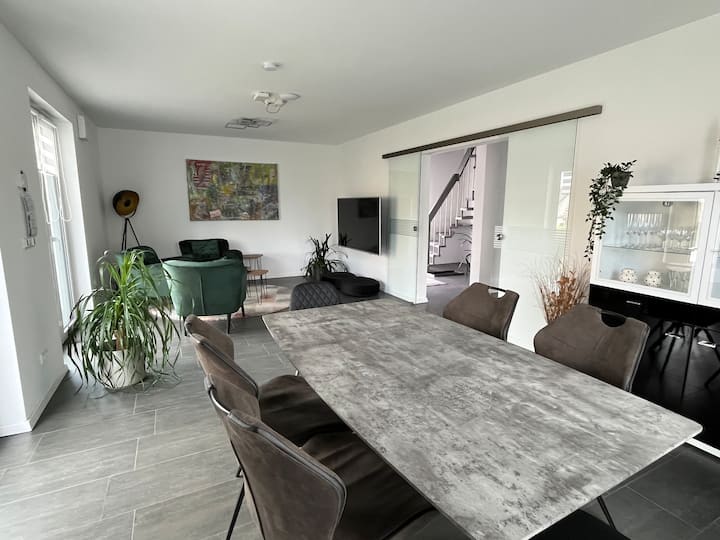 Ferienhaus/modern/wlan/parkplätze/zentral/öpnv/8+1 - Königs Wusterhausen