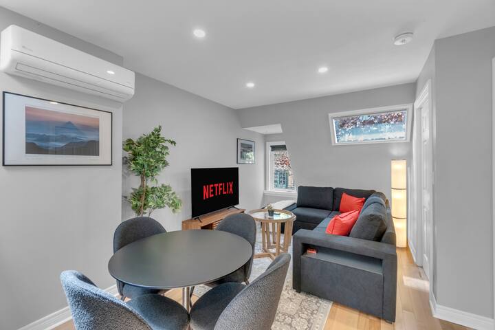 The Gallery – Designer 3BR – Downtown – Patio gallery image 5