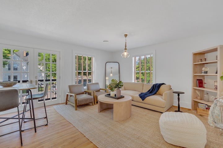 Convenient, Luxurious Home In Downtown Maryville - Maryville, TN