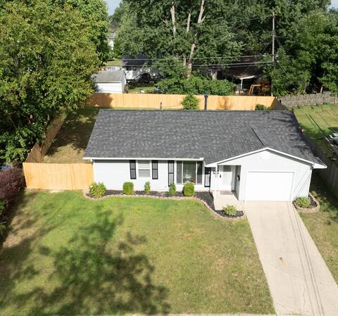 Ranch-Hot Tub-Pets-King Bed-Fenced Yard-Fenchurch