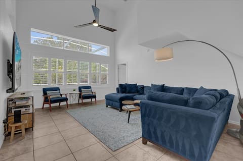 Popular Airbnb listing: 15 Min to Disney. Pool, Spa & Lake View in Loughman