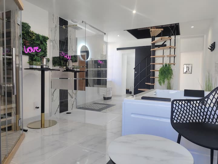 Le "Triplex Romantique" Avec Balnéo Et Sauna - Ouistreham
