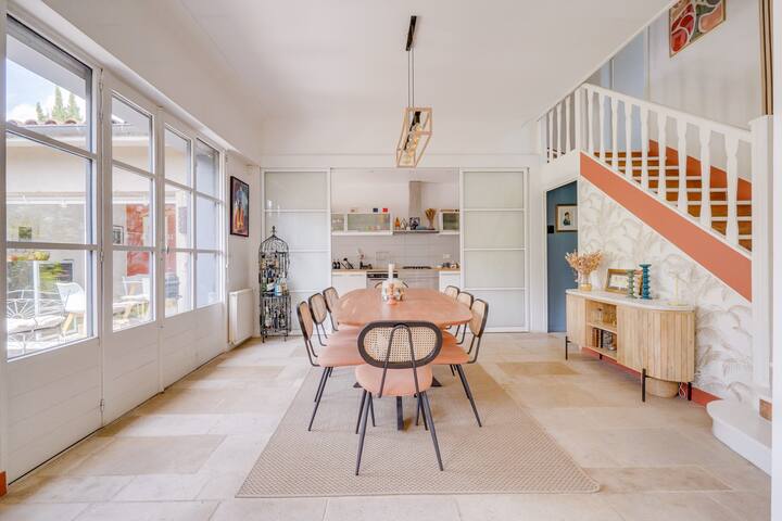 Grande maison familiale piscine jardin salle jeux gallery image 2