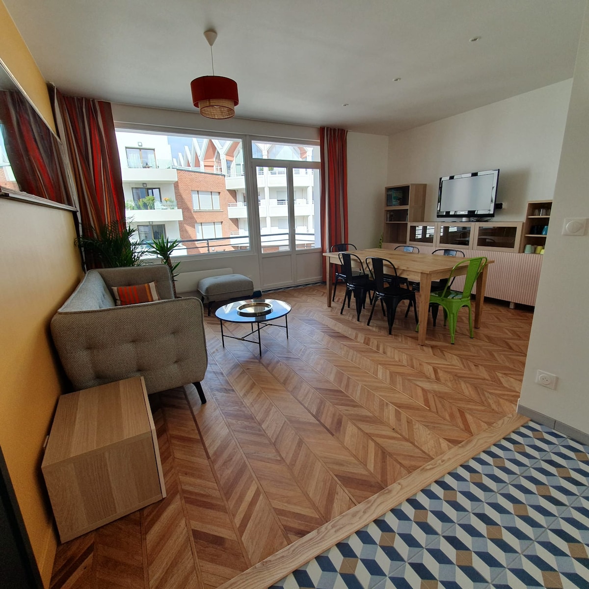 Popular Airbnb listing: Sea view 2 apartments Malo-les-Bains in Dunkerque