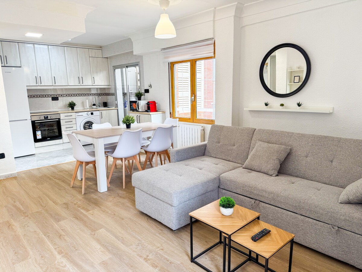 Successful Airbnb property: The Eagle of the Pillar - Turistea Suites in Delicias