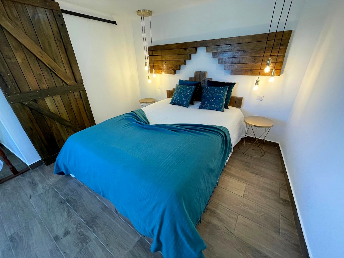 Camera con un letto matrimoniale