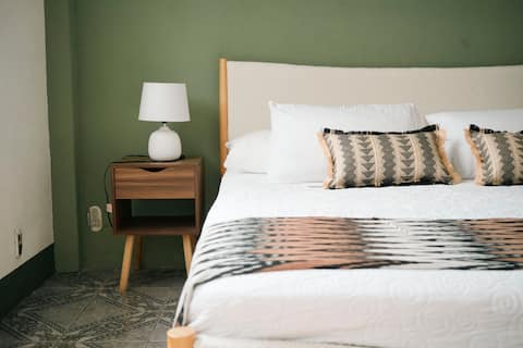 Villa with Private Swimming Pool & Lake View