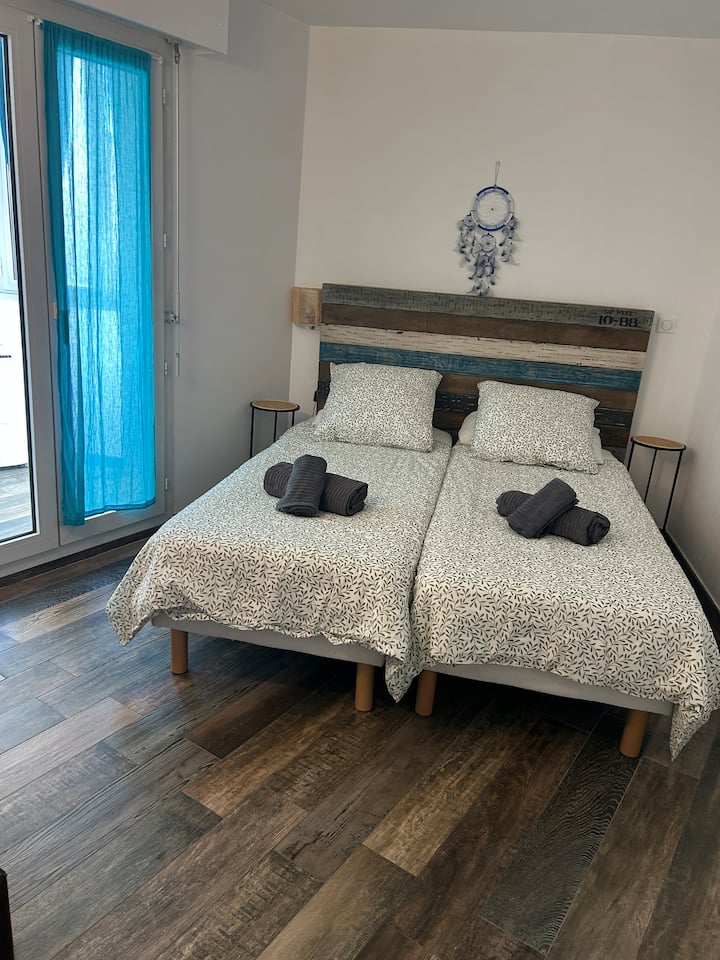 Možnosť dvojlôžka alebo 2 samostatných lôžok (90 cm)