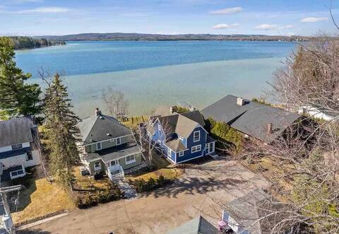 Lakefront Cottage on Sandy Bottom Water