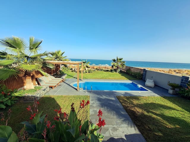 Villa al Mare.Private Beach sunbeds and umbrellas!