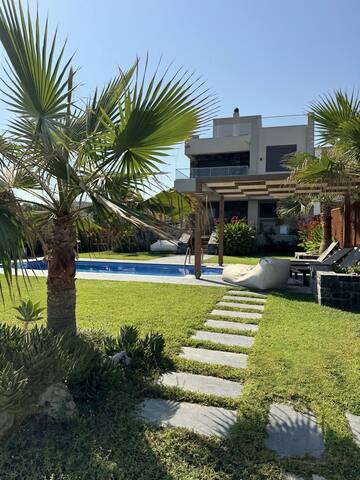 Villa al Mare.Private Beach sunbeds and umbrellas! gallery image 2