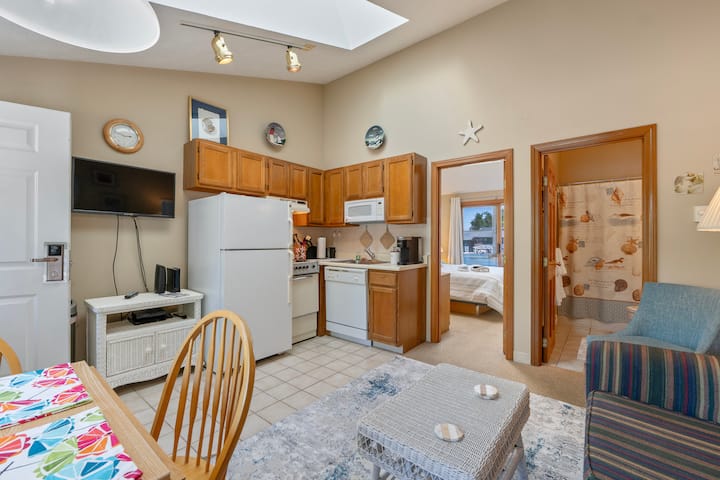 Cozy Coastal Condo In Wells - Hot Tub & Pool! - Wells, ME