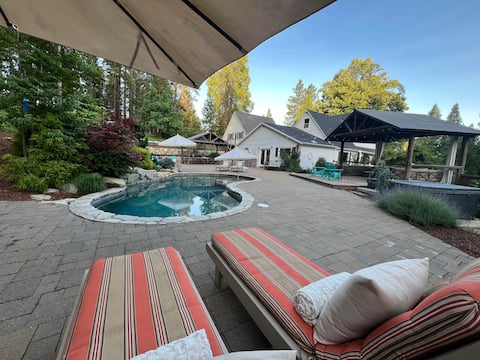 Hidden resort - luxury near town