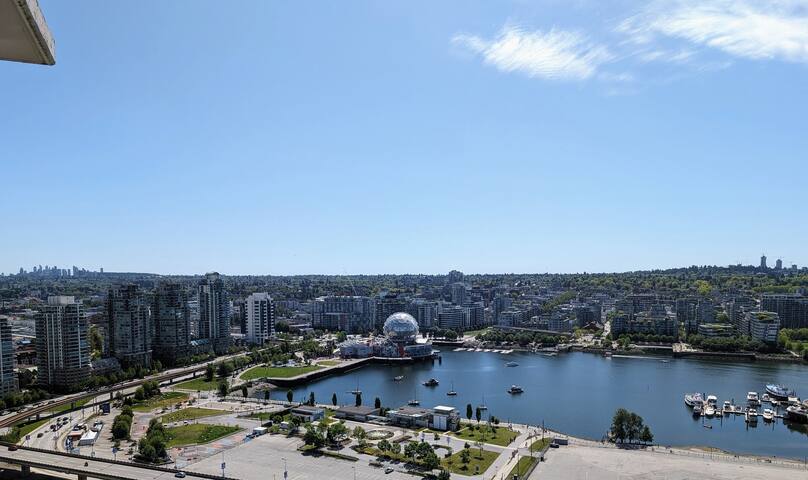 Penthouse View! Central Location! gallery image 2